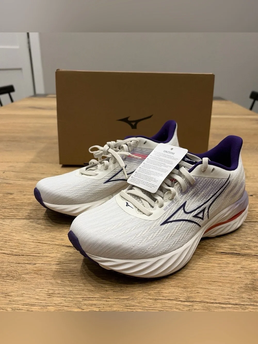 Mizuno Women’s White Running Shoes with Purple Accents